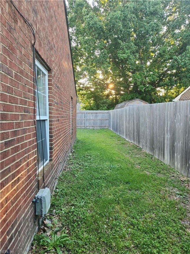 Building Photo - 6045 Bradford Dr