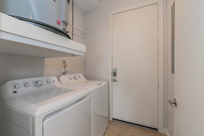Building Photo - 2608 Museum Way