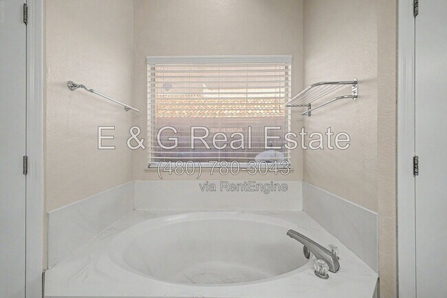 Building Photo - 4106 E Ashurst Dr