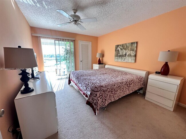 Building Photo - 4029 Hythe B