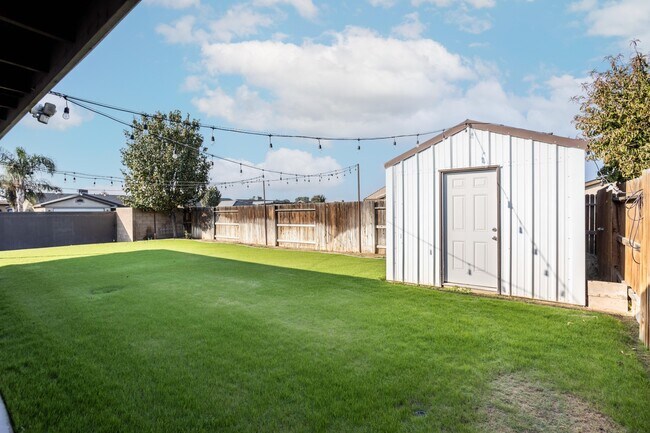 Building Photo - 6212 Ajooni Ct