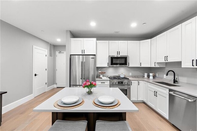 Building Photo - 350 Oliver Ave