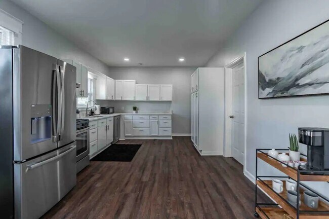 Building Photo - 4420 Lee Ave