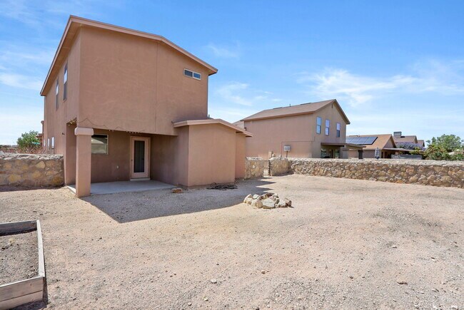 Building Photo - 2300 Glitter Point