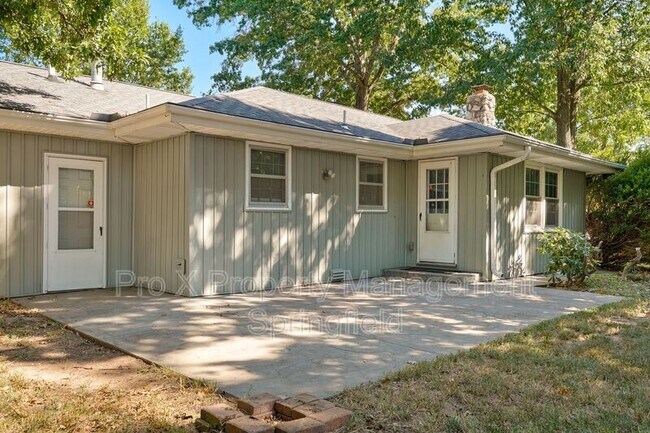 Building Photo - 5519 S Dollison Ave