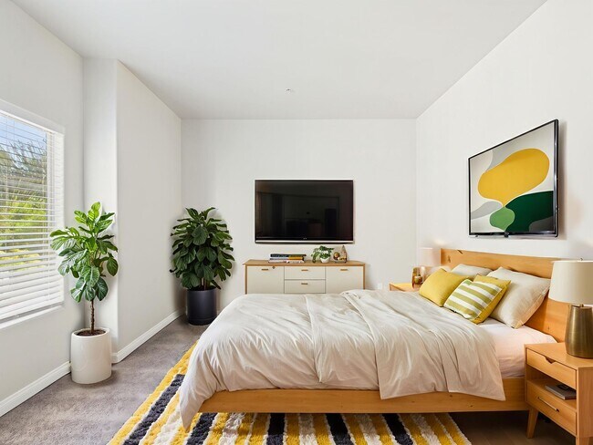 Building Photo - NEW NEW NEW remodeled -3bedroom/3bath Town...
