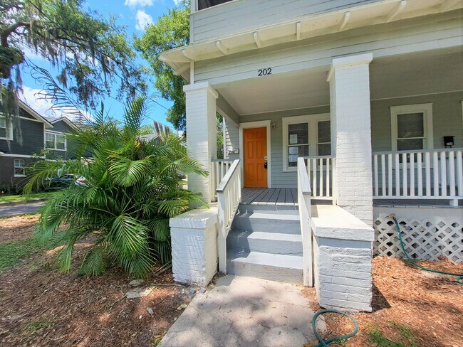 Primary Photo - 2 Bed / 1 Bath for RENT in Lakeland's Hist...