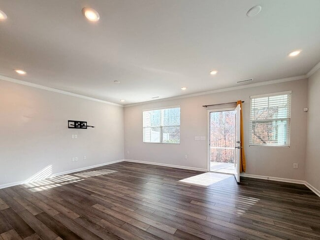 Building Photo - 400 Hazy Hls Ln