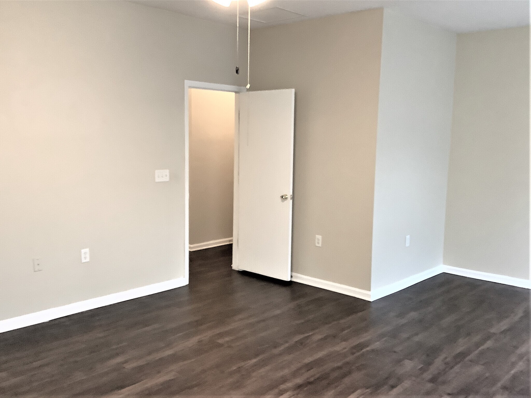 Building Photo - 11293 Justin Oaks Dr N