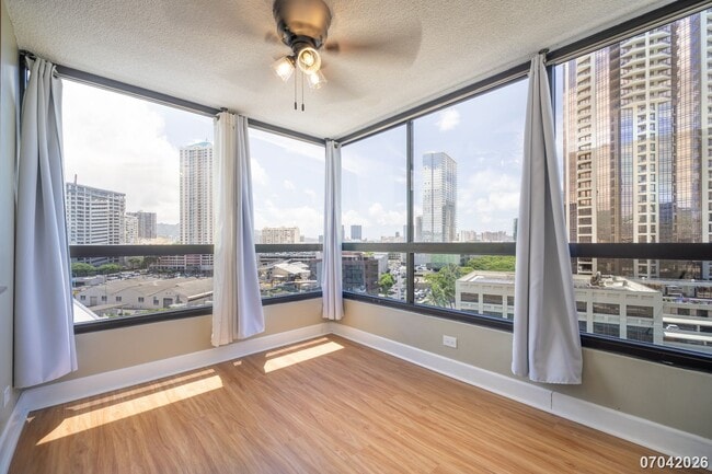 Building Photo - Available now!  2br/2ba/1pkg Condo in Royal Capitol Plaza in Kakaako