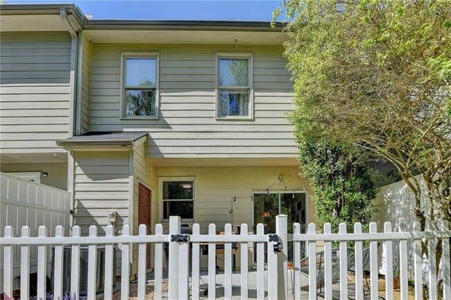 Building Photo - 1213 Harris Commons Pl