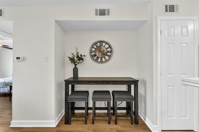 Building Photo - 12100 Melville Dr