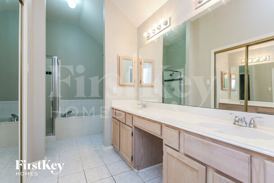 Building Photo - 1203 Jamestown Ct