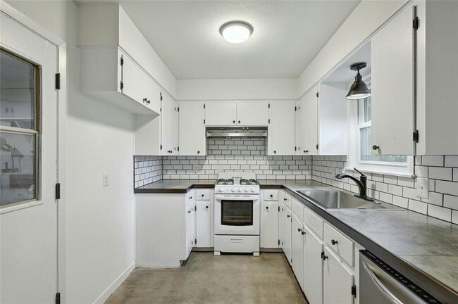Building Photo - 1500 Fairfield Dr