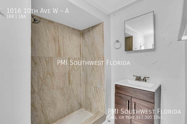 Building Photo - 1016 10th Ave W