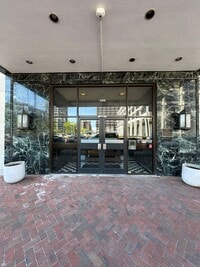 Building Photo - INCLUDES GARAGE PARKING AND INDOOR POOL! 1 BR/1 BA Downtown Memphis Condo in the Historic Claridg...