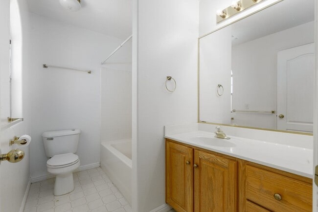 Building Photo - Spacious 3-Bedroom, 2.5-Bath Parkside Townhome