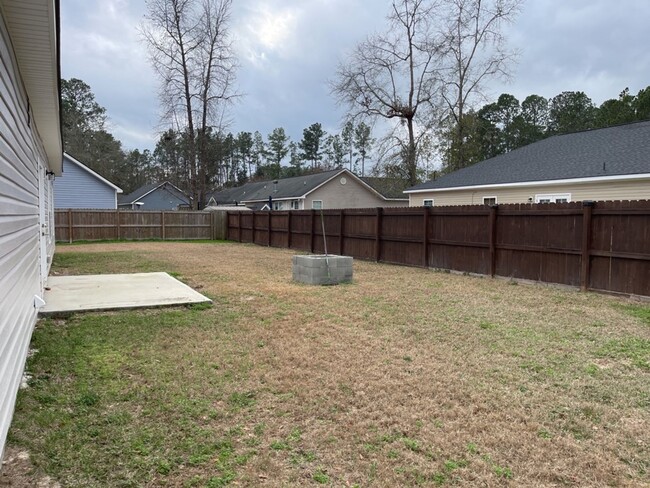 Building Photo - Beautiful Home on a culdesac - Built in 2019!