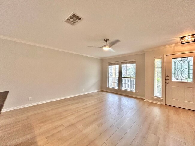 Building Photo - 609 N Cascades Ave