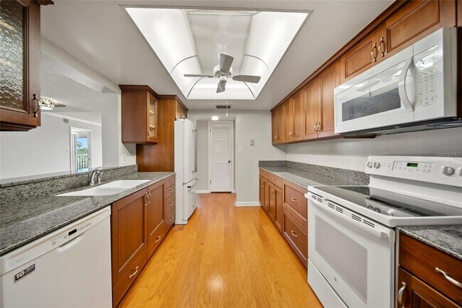 Building Photo - 2611 Bayshore Blvd