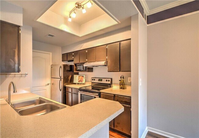 Building Photo - 6000 Shepherd Mountain Cove