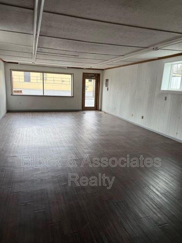 Building Photo - 502 Hoover St