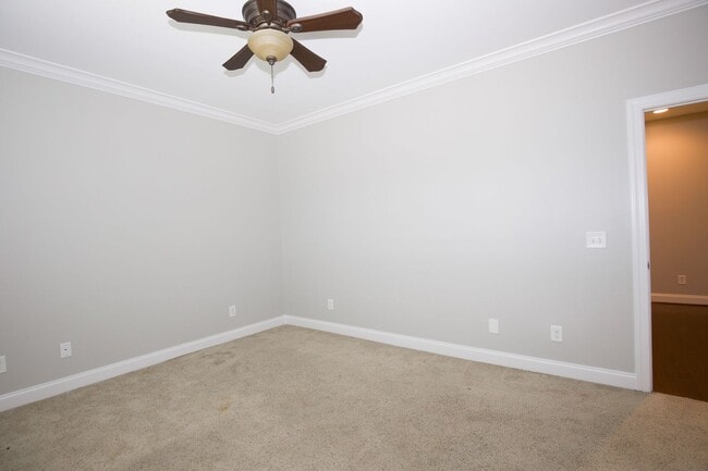 Building Photo - Woodlake Home