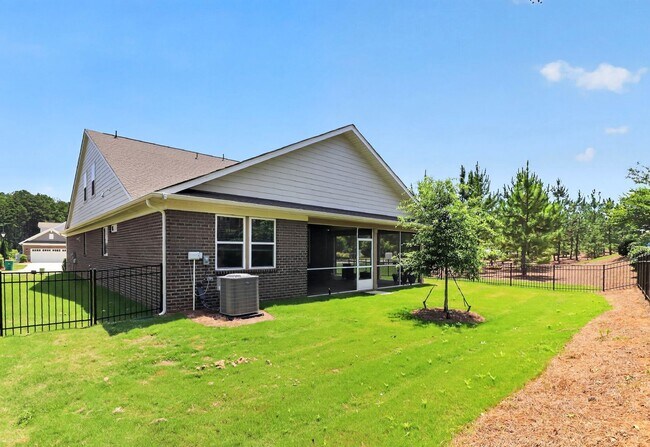 Building Photo - Ranch Home in Mint Hill, NC