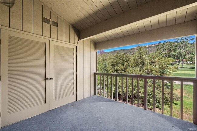Building Photo - Beautifully Upgraded Single-Level Condo on...