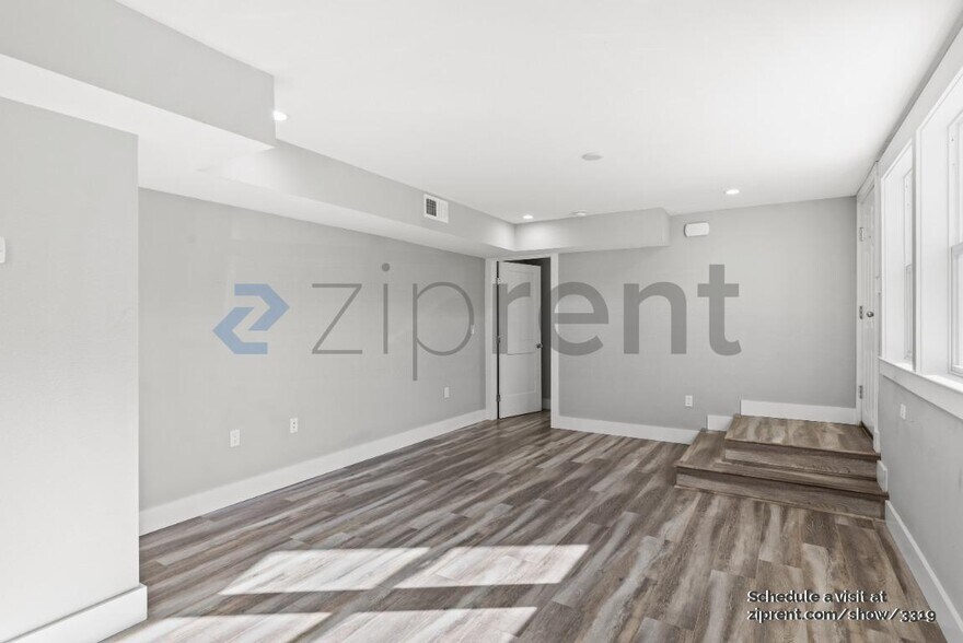 Building Photo - Unit A