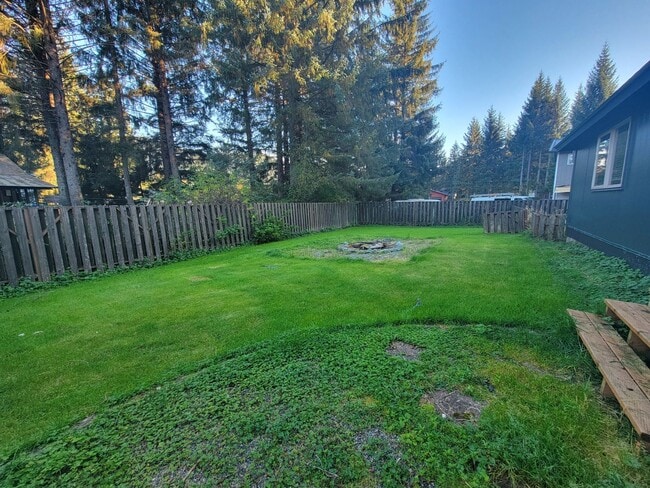 Building Photo - Spacious 3-Bedroom Home with Fenced Yard &...