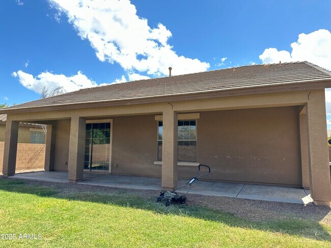 Building Photo - 15022 W Montecito Ave