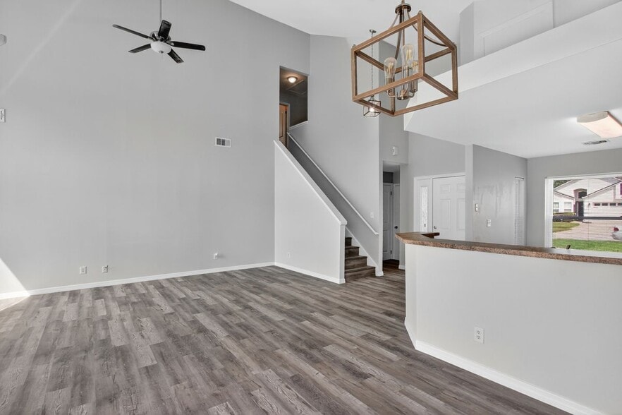 Building Photo - 250 Lakebreeze Cir