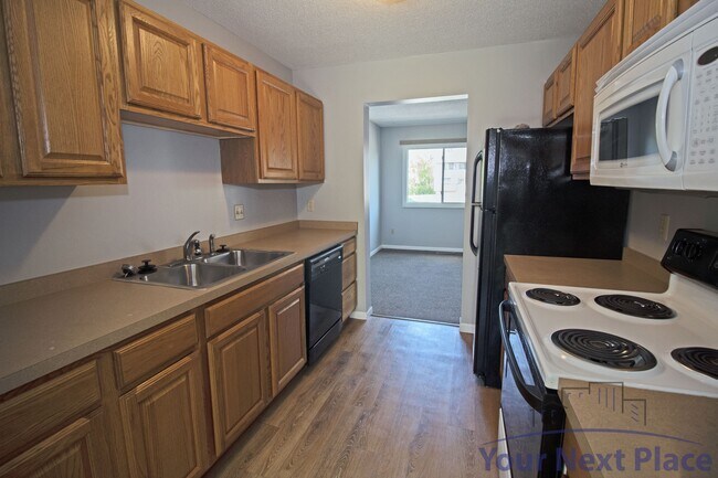 Building Photo - 4340 Chatsworth Cir