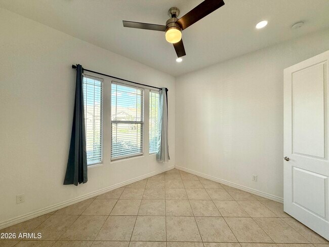 Building Photo - 3355 E Constance Wy