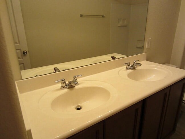 Building Photo - 926 Messina Ln