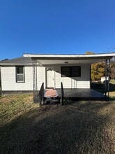 Building Photo - 204 Brisco St