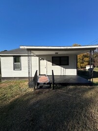 Building Photo - 204 Brisco St