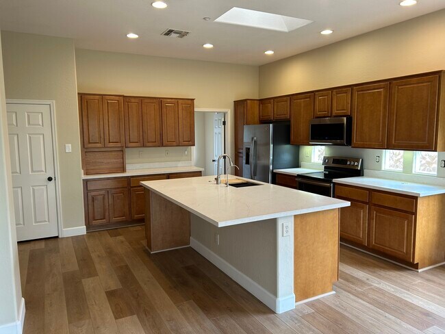 Building Photo - 42019 N Golf Crest Rd