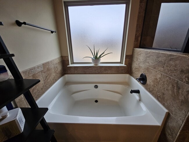 Building Photo - 202 Ermon Ct