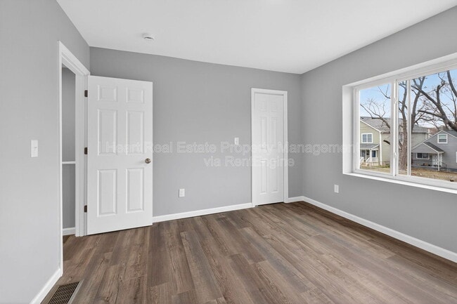 Building Photo - 1153 E 20th Ave