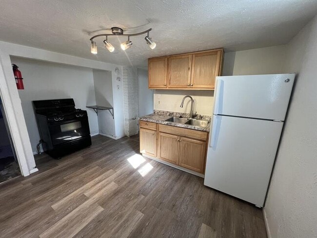 Building Photo - 2616 Ames Ave