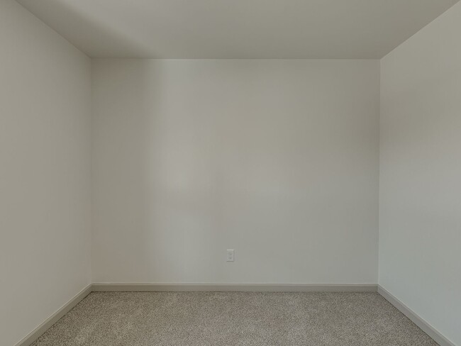 Building Photo - Brand New Home In Noble!