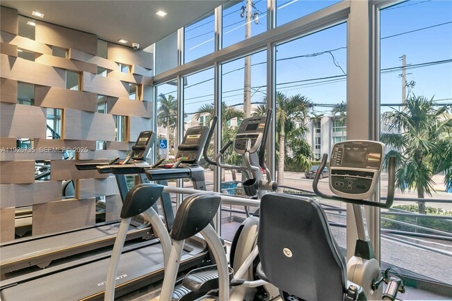 Building Photo - 9940 W Bay Harbor Dr