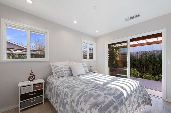 Building Photo - Sonoma 4 Bed 2 Bath Home.
