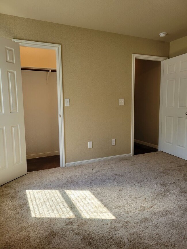 Building Photo - 101StoneCanyon