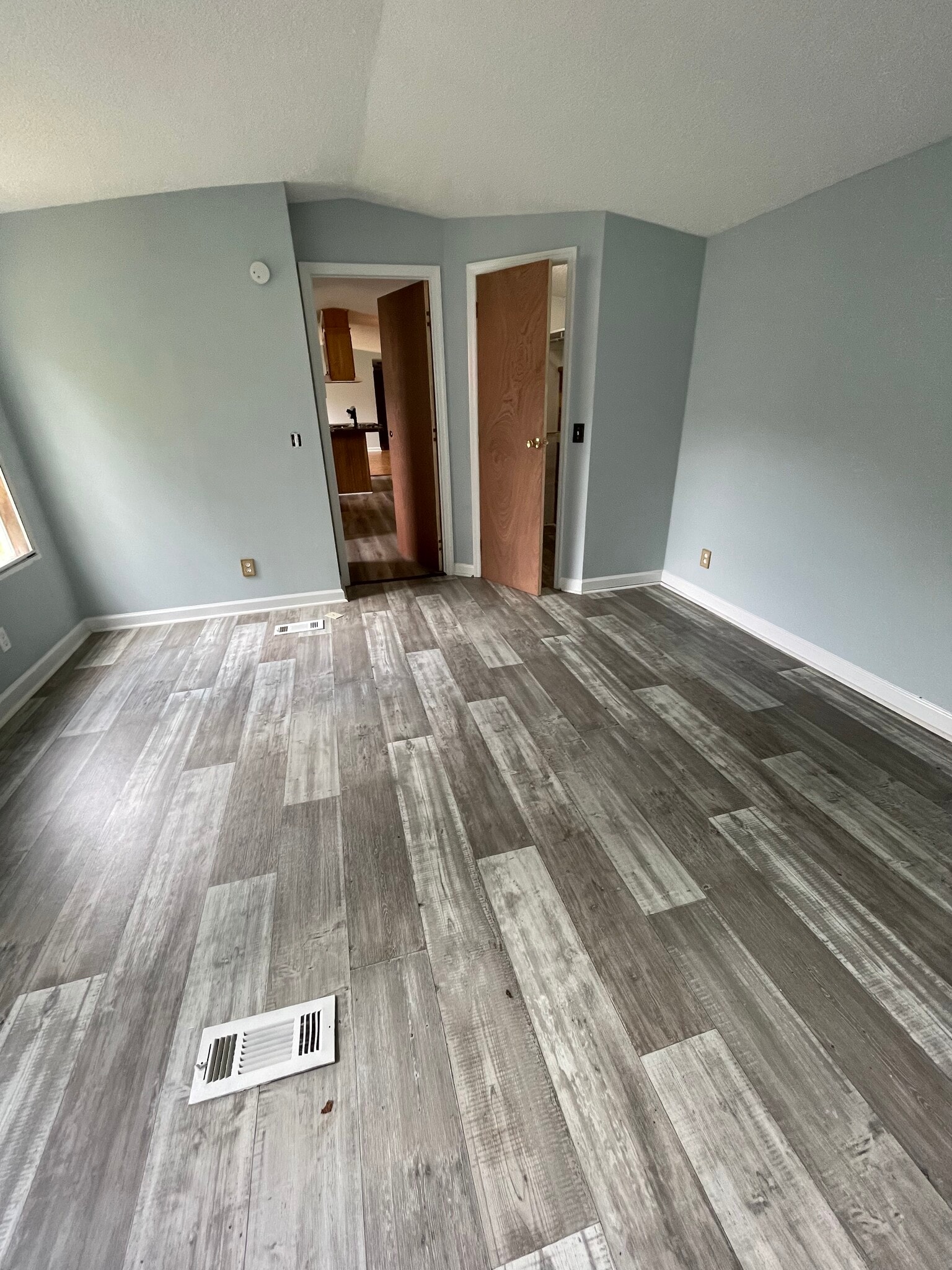 Building Photo - 9111 Baywood Cir