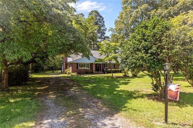 Building Photo - 13520 Oakwood Dr