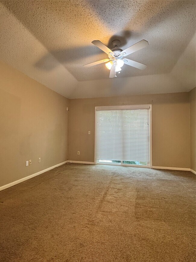 Building Photo - 11 Cottage Grove Pl