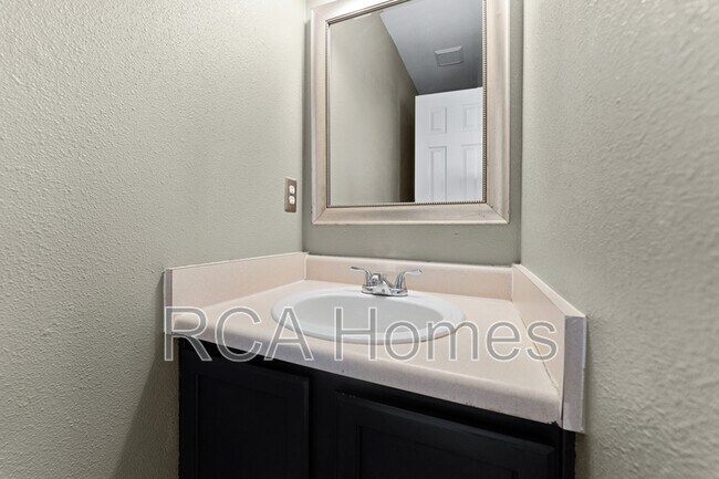 Building Photo - 3212 River Villa Way